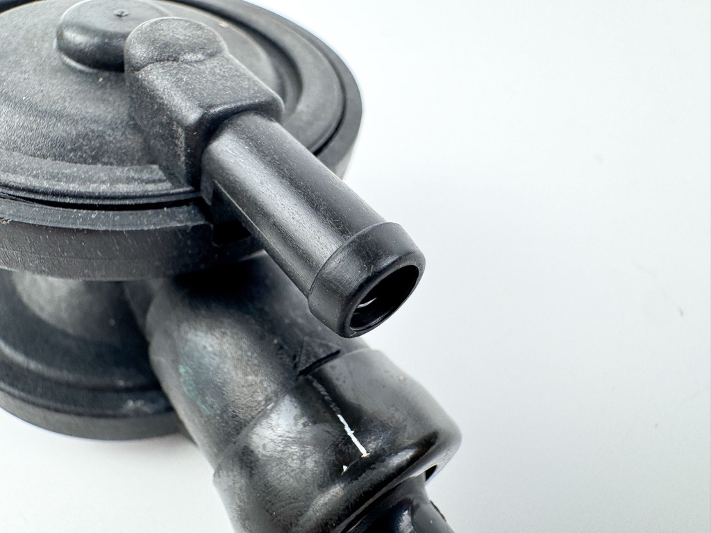 2010 Evinrude 250 HP 2 Stroke Outboard Fuel Lift Pump 5007580 OEM