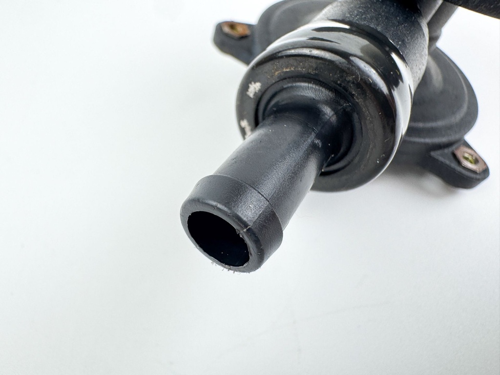 2010 Evinrude 250 HP 2 Stroke Outboard Fuel Lift Pump 5007580 OEM