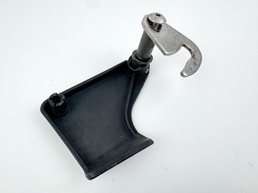 2010 Evinrude 250 HP 2 Stroke Outboard Starboard Latch Handle 5005708 OEM