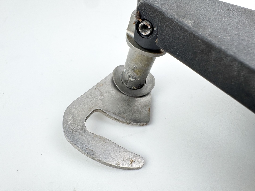 2010 Evinrude 250 HP 2 Stroke Outboard Port Latch Handle 5005707 OEM