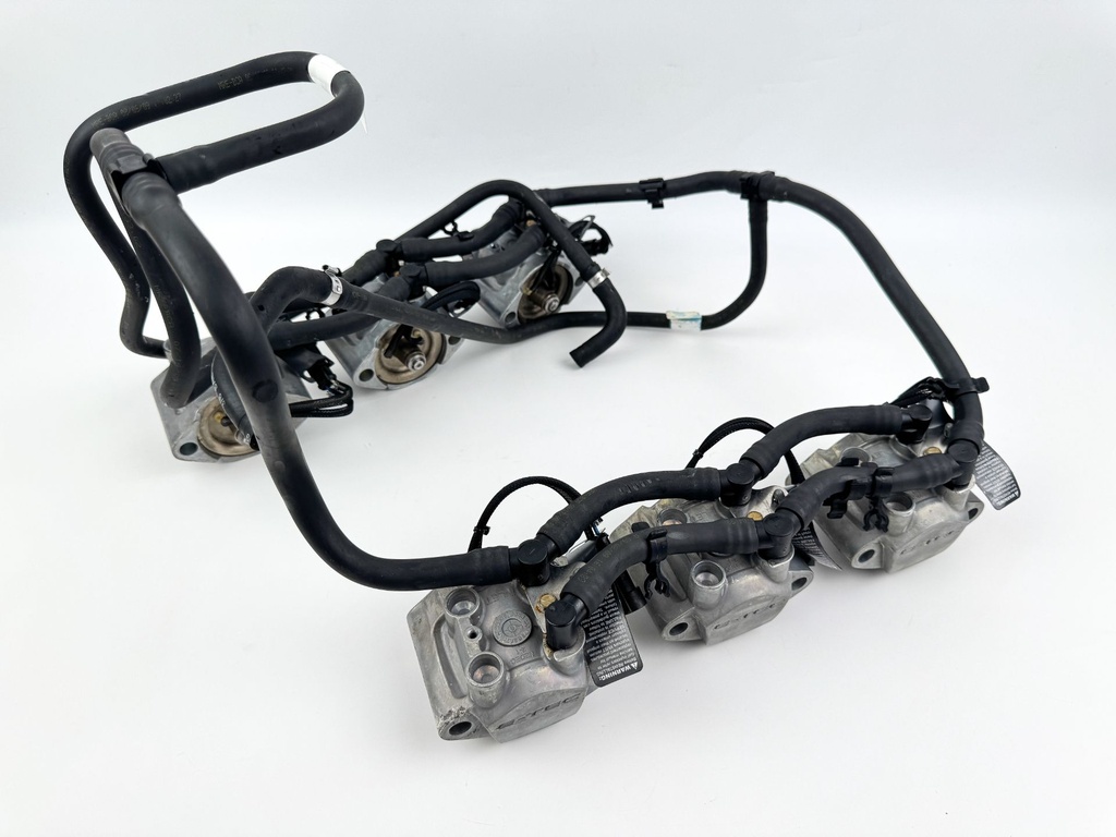 2010 Evinrude 250 HP 2 Stroke Outboard Fuel Injector Set W/ Rail 5007765 OEM