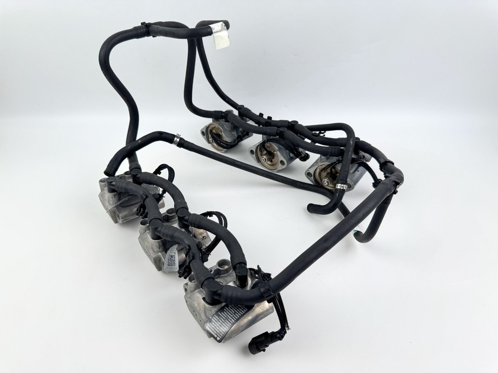 2010 Evinrude 250 HP 2 Stroke Outboard Fuel Injector Set W/ Rail 5007765 OEM