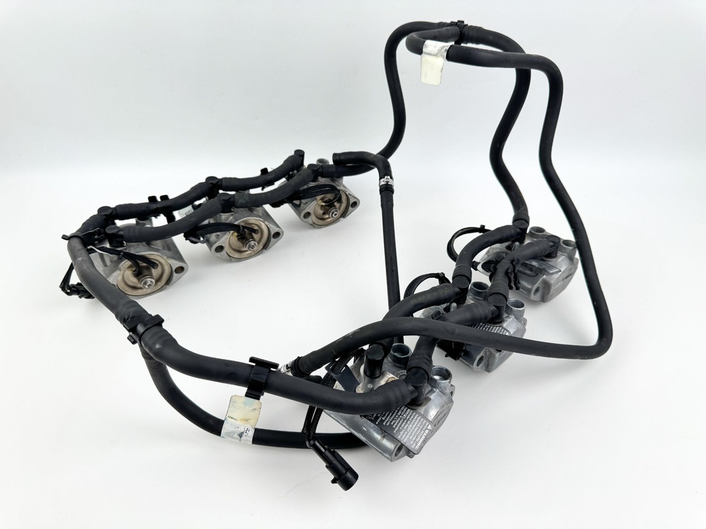 2010 Evinrude 250 HP 2 Stroke Outboard Fuel Injector Set W/ Rail 5007765 OEM