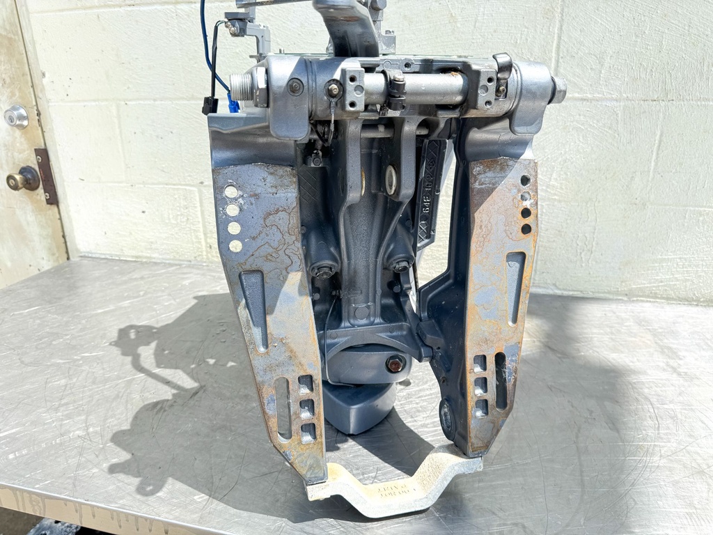 Yamaha 150 HP 4 Stroke Outboard Midsection W/ Exhaust Guide Good Condition