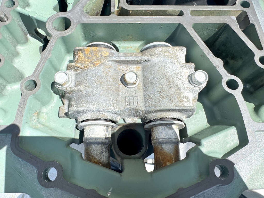 Yamaha 150 HP 4 Stroke Outboard Midsection W/ Exhaust Guide Good Condition