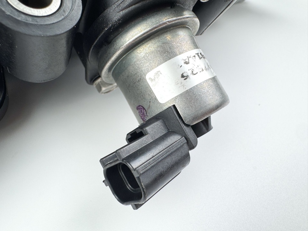 2017 Mercury 150 HP 4 Stroke Outboard Intake Manifold 8M0057685 OEM