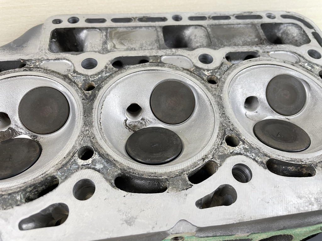 1998 Honda 50HP BF50 4 Stroke Outboard Cylinder Head Assembly 12200-ZW4-H01ZA