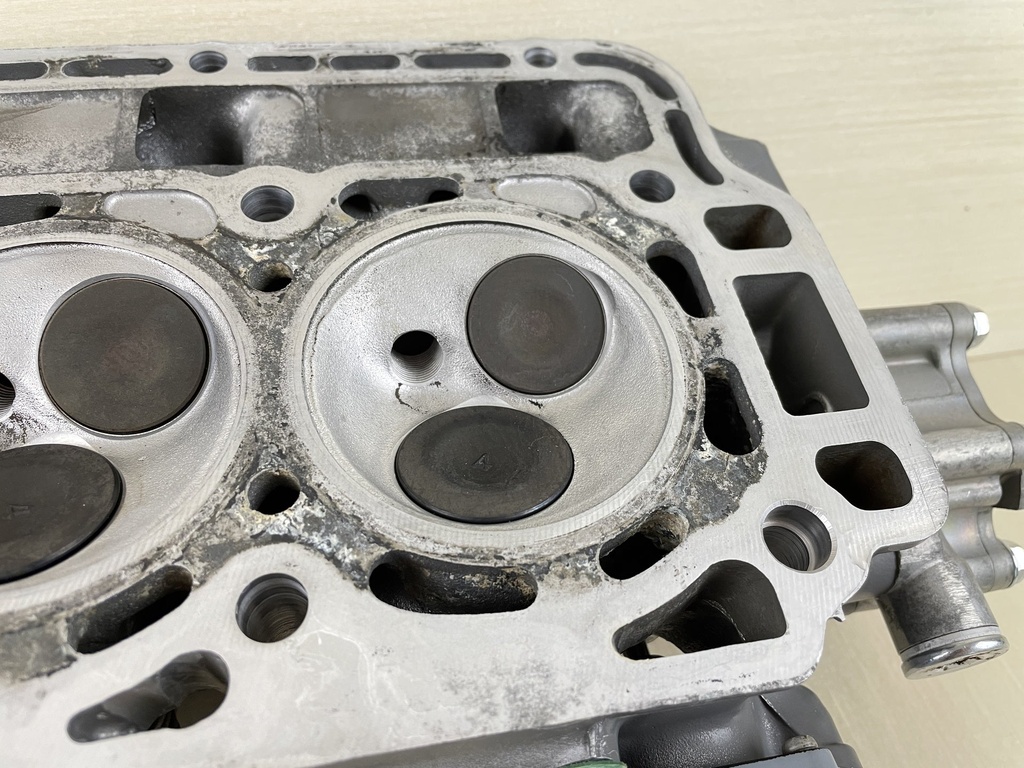 1998 Honda 50HP BF50 4 Stroke Outboard Cylinder Head Assembly 12200-ZW4-H01ZA