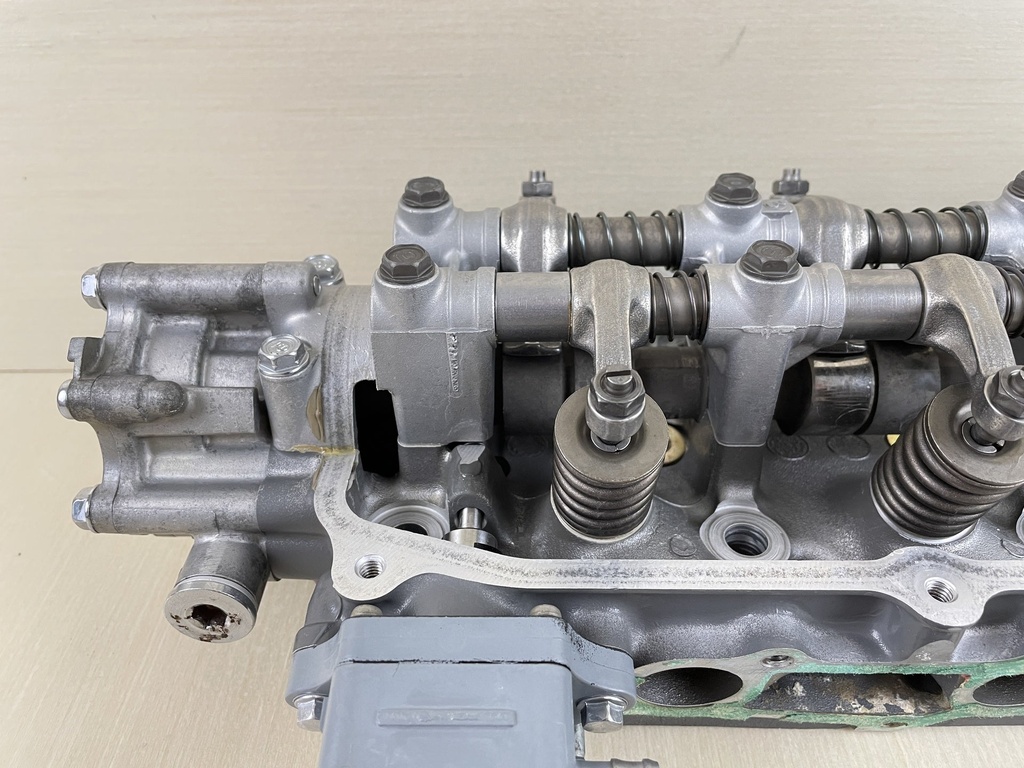 1998 Honda 50HP BF50 4 Stroke Outboard Cylinder Head Assembly 12200-ZW4-H01ZA