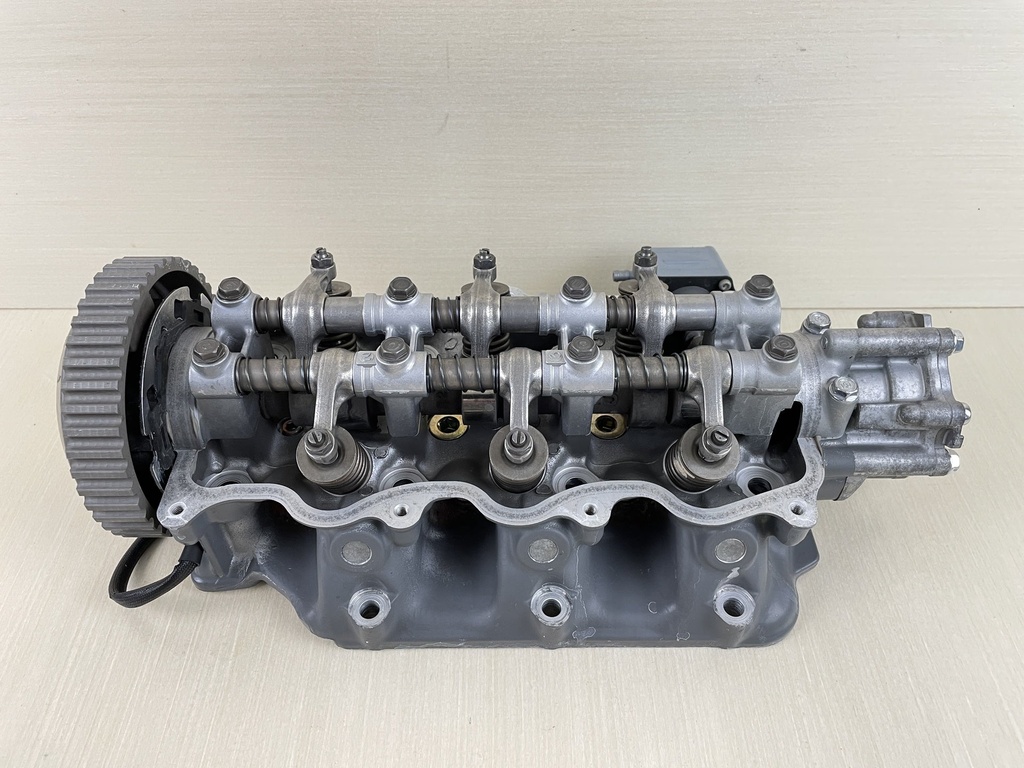 1998 Honda 50HP BF50 4 Stroke Outboard Cylinder Head Assembly 12200-ZW4-H01ZA