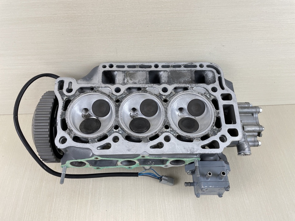 1998 Honda 50HP BF50 4 Stroke Outboard Cylinder Head Assembly 12200-ZW4-H01ZA