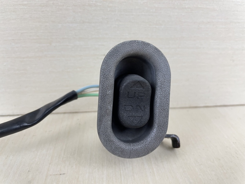 1998 Honda 50HP BF 50 4 Stroke Outboard Power Trim Tilt Switch 35640-ZV5-823