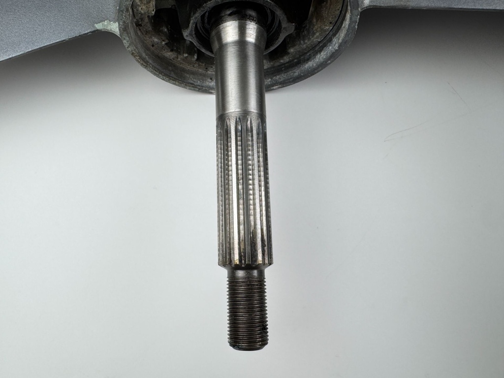 2004 + Yamaha 150HP 4 Stroke 25" Shaft Lower Unit Gear Case RH Ready To Install