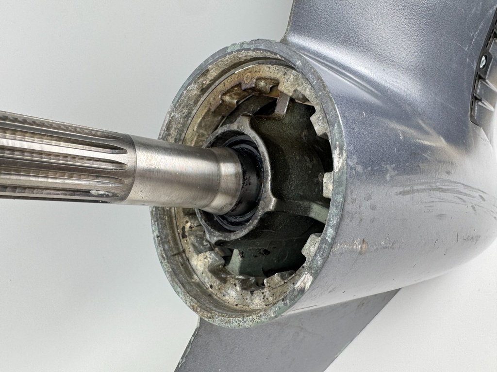 2004 + Yamaha 150HP 4 Stroke 25" Shaft Lower Unit Gear Case RH Ready To Install