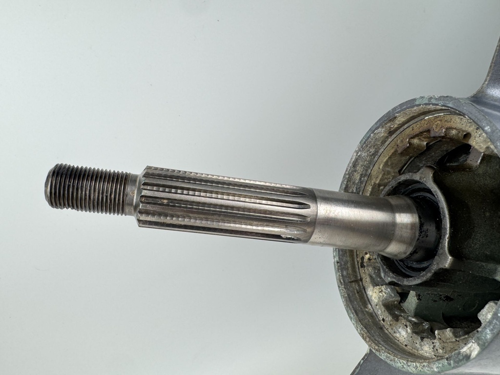 2004 + Yamaha 150HP 4 Stroke 25" Shaft Lower Unit Gear Case RH Ready To Install