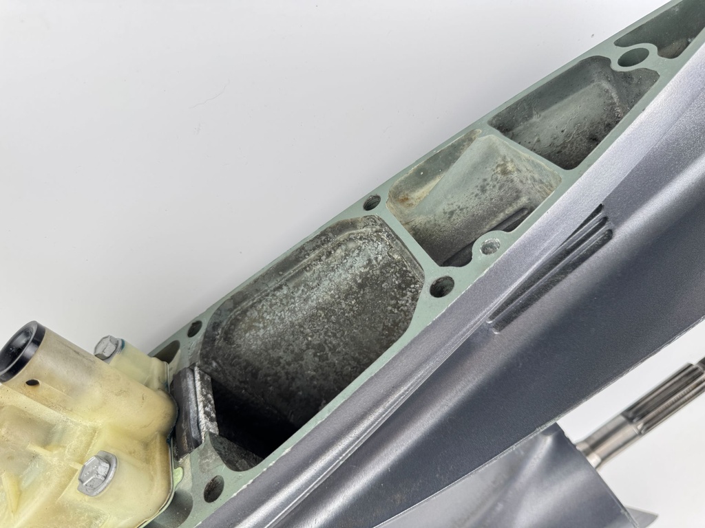 2004 + Yamaha 150HP 4 Stroke 25" Shaft Lower Unit Gear Case RH Ready To Install