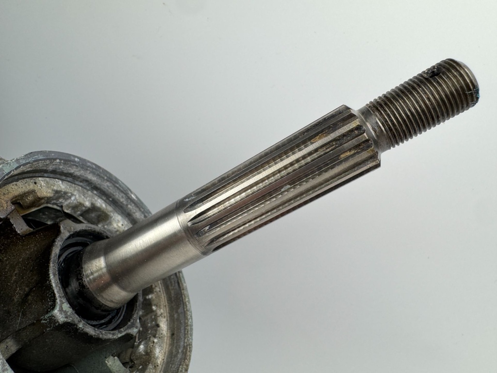 2004 + Yamaha 150HP 4 Stroke 25" Shaft Lower Unit Gear Case RH Ready To Install