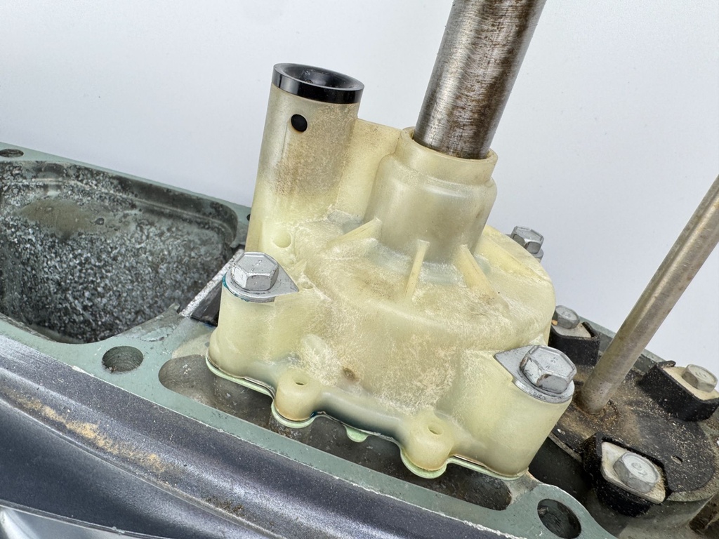 2004 + Yamaha 150HP 4 Stroke 25" Shaft Lower Unit Gear Case RH Ready To Install