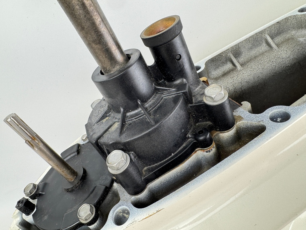 2001-18 Suzuki 115 140 HP 4 Stroke Outboard 25" XL Long Lower Unit Gear Case