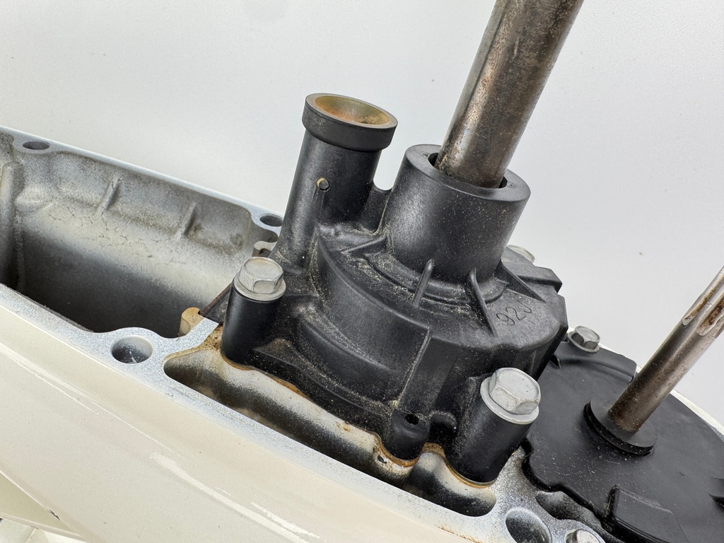 2001-18 Suzuki 115 140 HP 4 Stroke Outboard 25" XL Long Lower Unit Gear Case