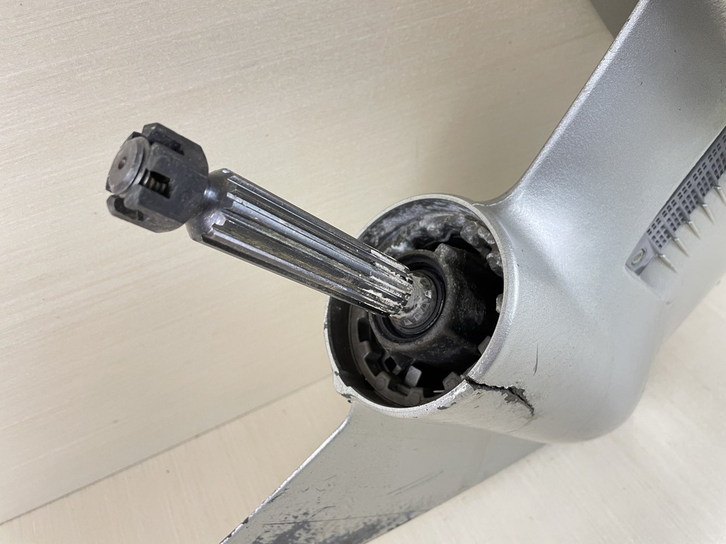 1998 Honda 50HP 4 Stroke Outboard 20" L Lower Unit Gear Case RH 41100-ZW4-H13ZA  