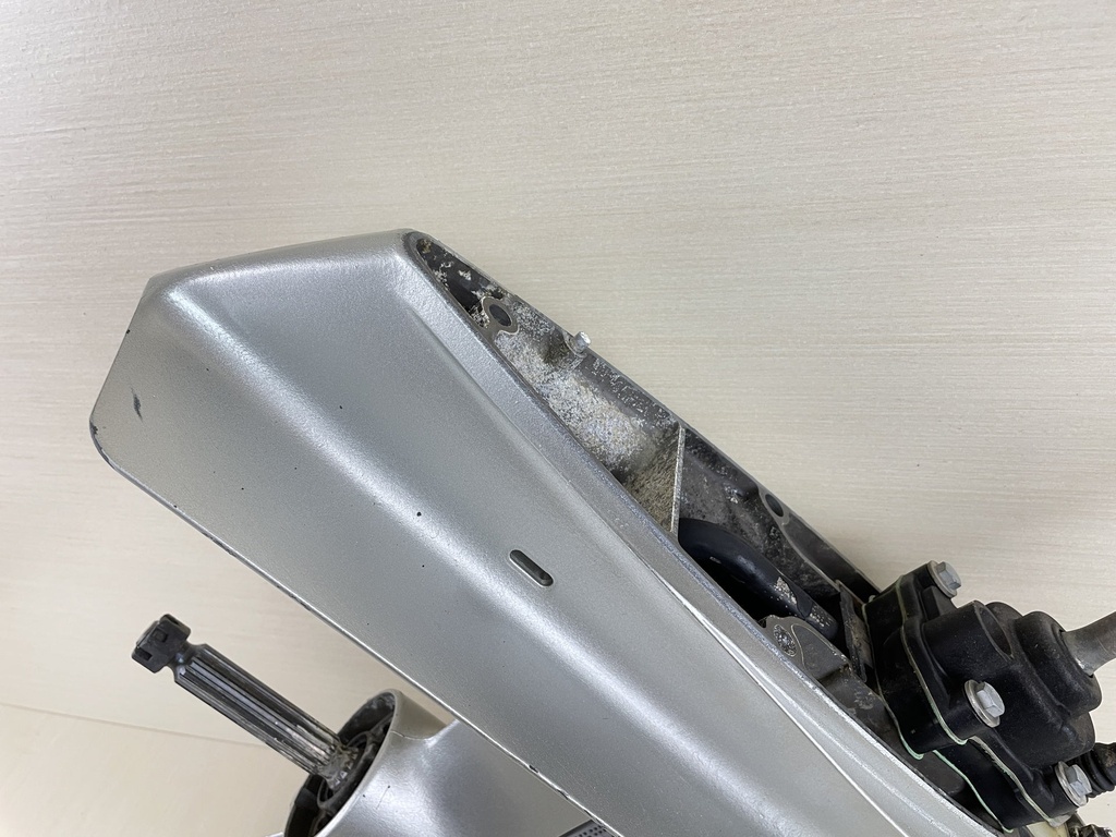 1998 Honda 50HP 4 Stroke Outboard 20" L Lower Unit Gear Case RH 41100-ZW4-H13ZA  