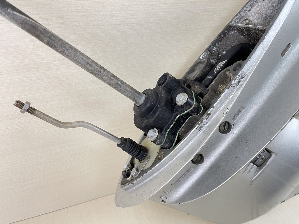 1998 Honda 50HP 4 Stroke Outboard 20" L Lower Unit Gear Case RH 41100-ZW4-H13ZA  