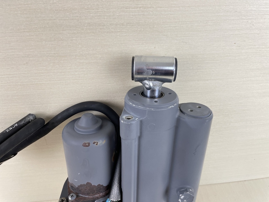 1998 Honda 50HP 4 Stroke Outboard Power Trim & Tilt Unit Assembly 56000-ZV5-823ZA