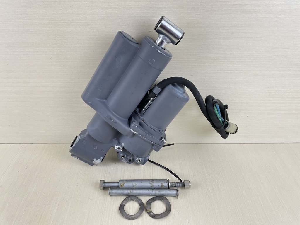 1998 Honda 50HP 4 Stroke Outboard Power Trim & Tilt Unit Assembly 56000-ZV5-823ZA