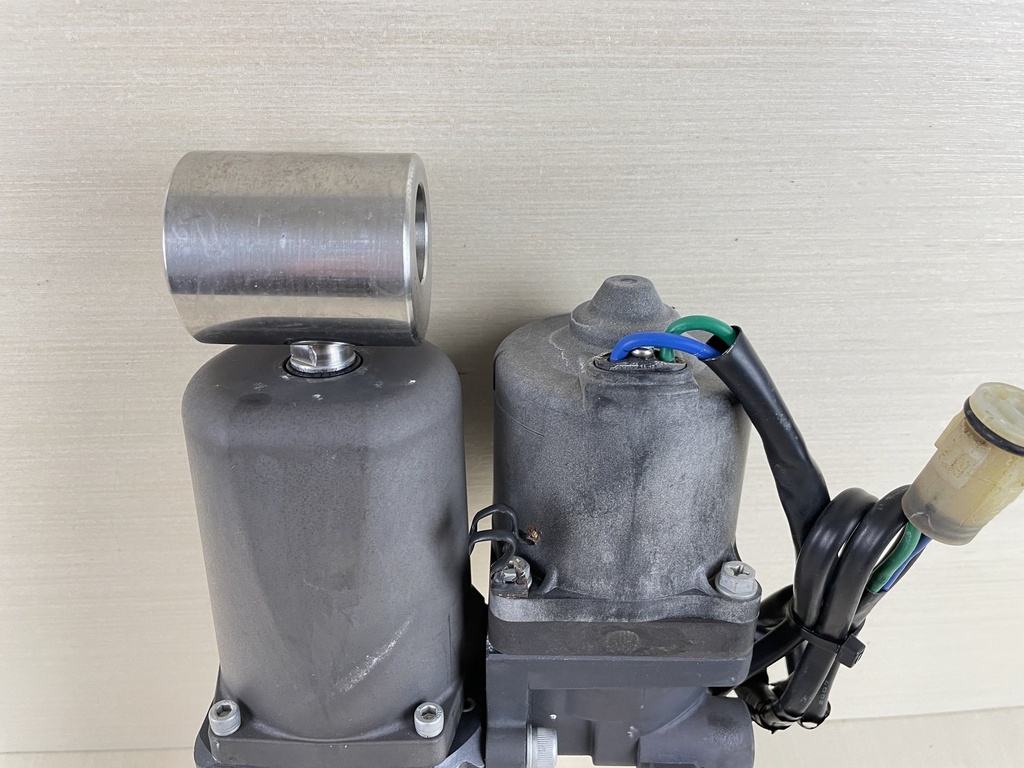 2008 Suzuki 115HP 4 Stroke Outboard Power Trim & Tilt Unit Assembly 48400-90J03