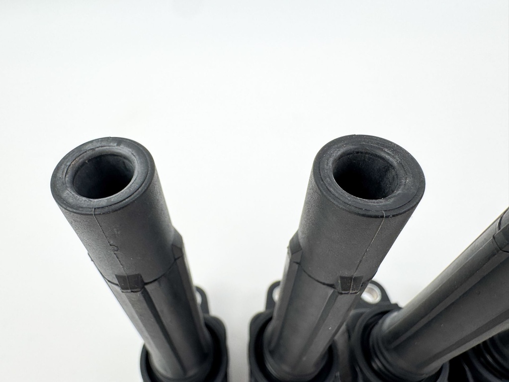 2010 Suzuki 250 HP 4 Stroke Outboard Ignition Coil Set 33410-93J00 OEM