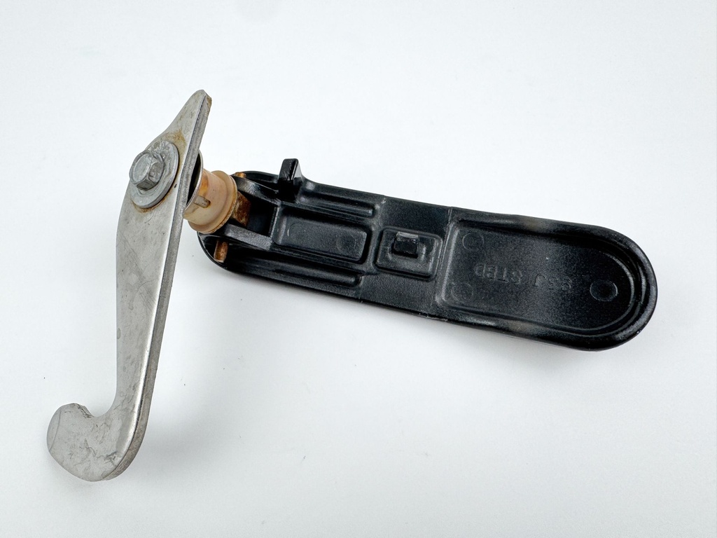 2010 Suzuki 250 HP 4 Stroke Outboard Starboard Latch Handle 61633-93J00-0EP OEM