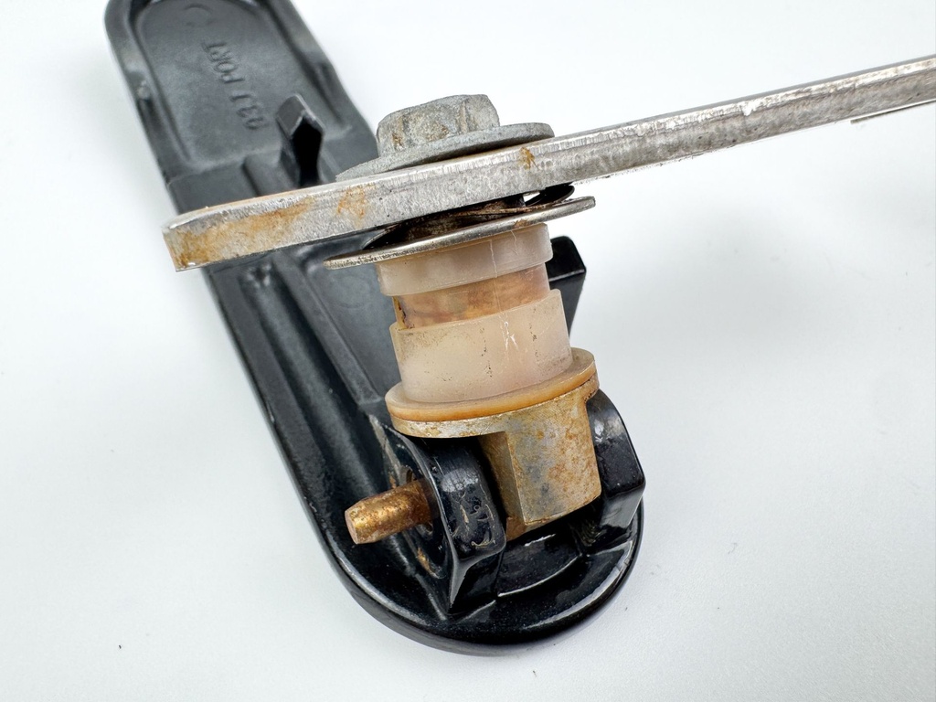 2010 Suzuki 250 HP 4 Stroke Outboard Port Latch Handle 61634-93J00-0EP OEM