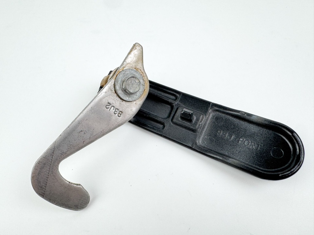 2010 Suzuki 250 HP 4 Stroke Outboard Port Latch Handle 61634-93J00-0EP OEM