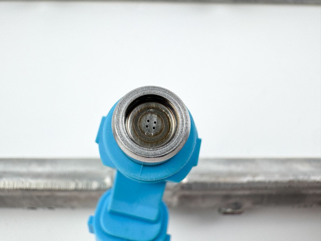 2010 Suzuki 250 HP 4 Stroke Outboard Port Fuel Injector Set W/ Rail 15710-93J00 OEM