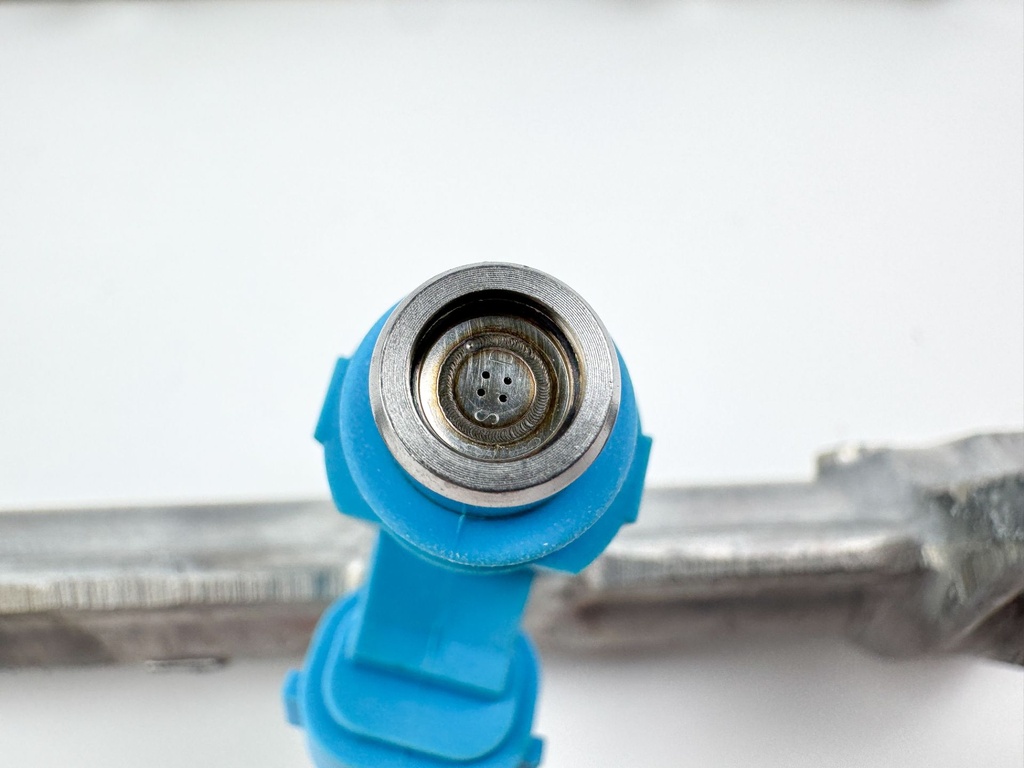 2010 Suzuki 250 HP 4 Stroke Outboard Port Fuel Injector Set W/ Rail 15710-93J00 OEM