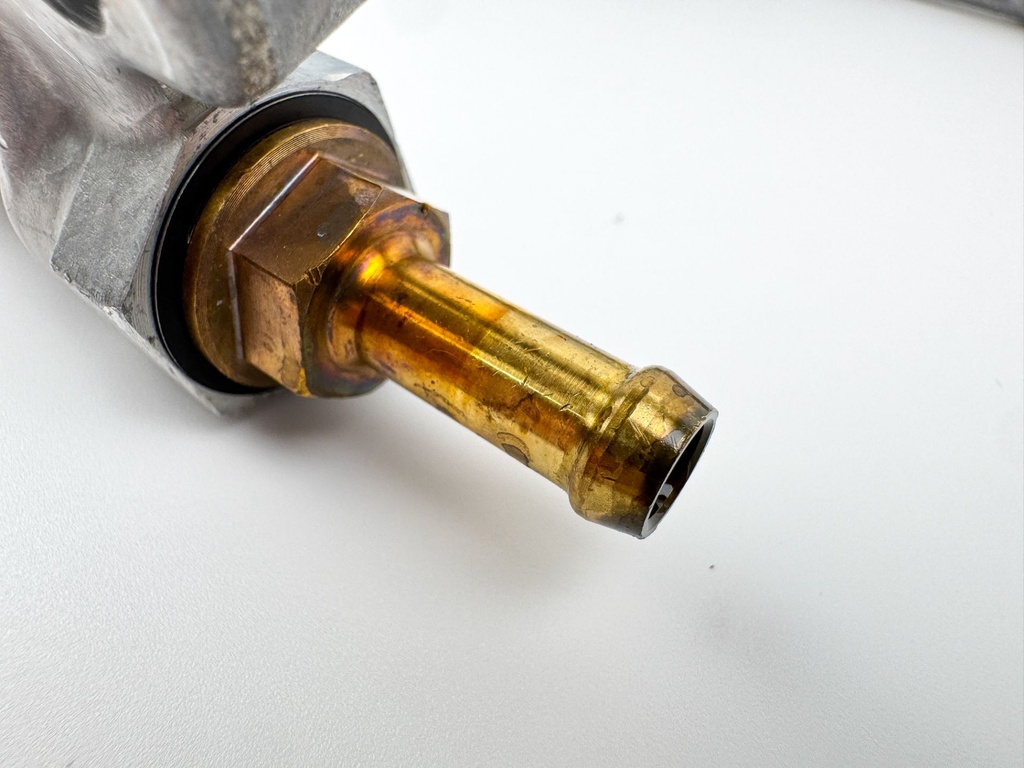 2010 Suzuki 250 HP 4 Stroke Outboard Port Fuel Injector Set W/ Rail 15710-93J00 OEM