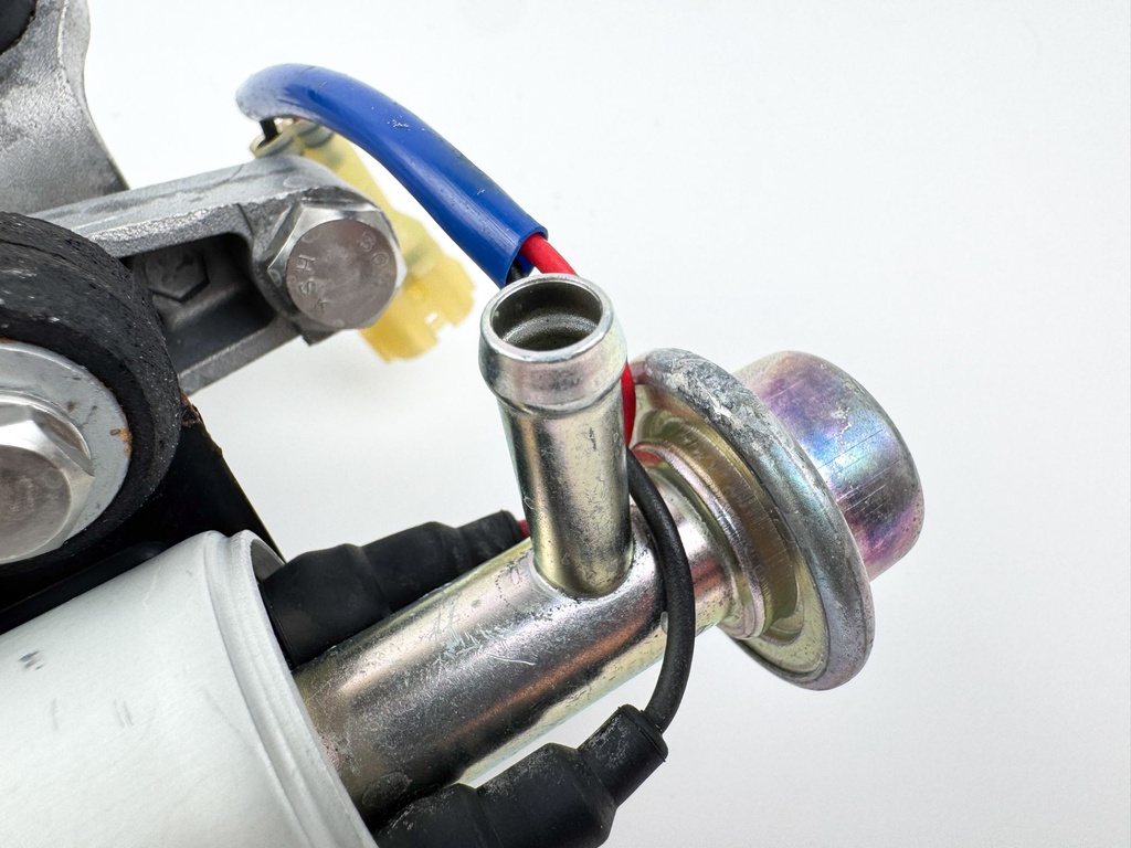 Suzuki DF 200 225 250 HP 4 Stroke Outboard Vapor Separator Tank VST 15600-93J02 OEM