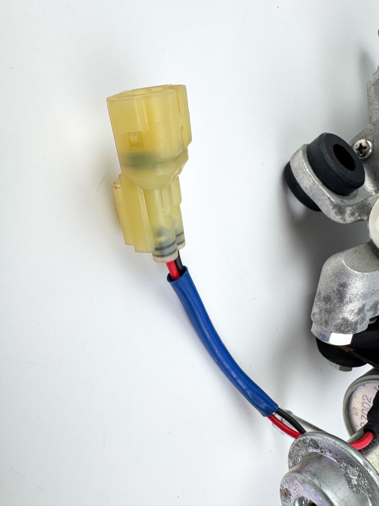 Suzuki DF 200 225 250 HP 4 Stroke Outboard Vapor Separator Tank VST 15600-93J02 OEM