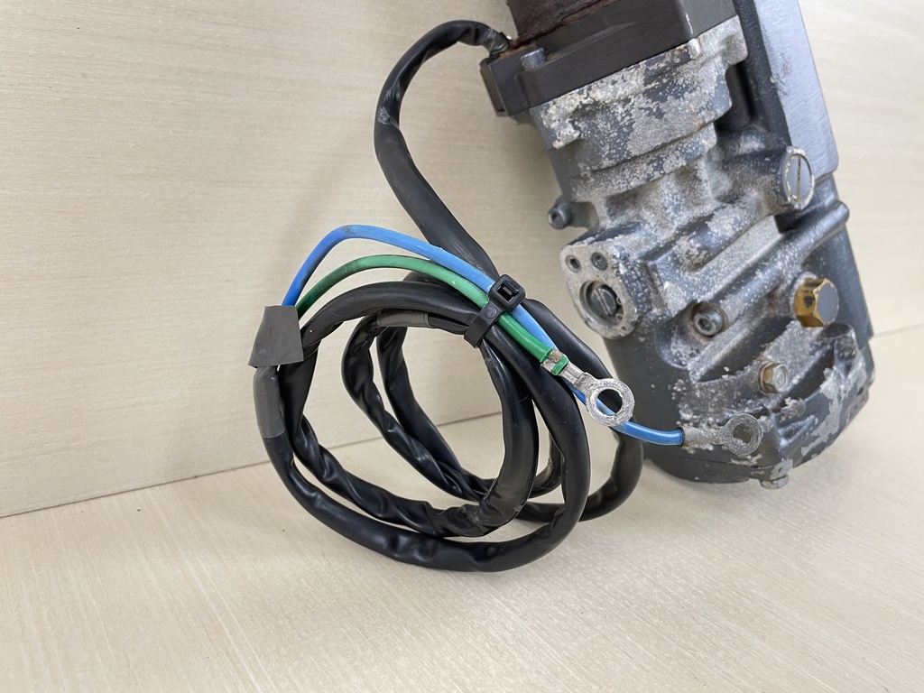 2000 Yamaha 50HP 2 Stroke Outboard Power Trim & Tilt Unit 62X-43800-03-4D