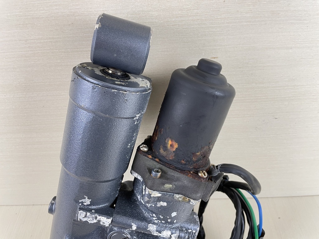 2000 Yamaha 50HP 2 Stroke Outboard Power Trim & Tilt Unit 62X-43800-03-4D