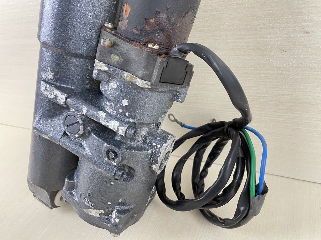 2000 Yamaha 50HP 2 Stroke Outboard Power Trim & Tilt Unit 62X-43800-03-4D