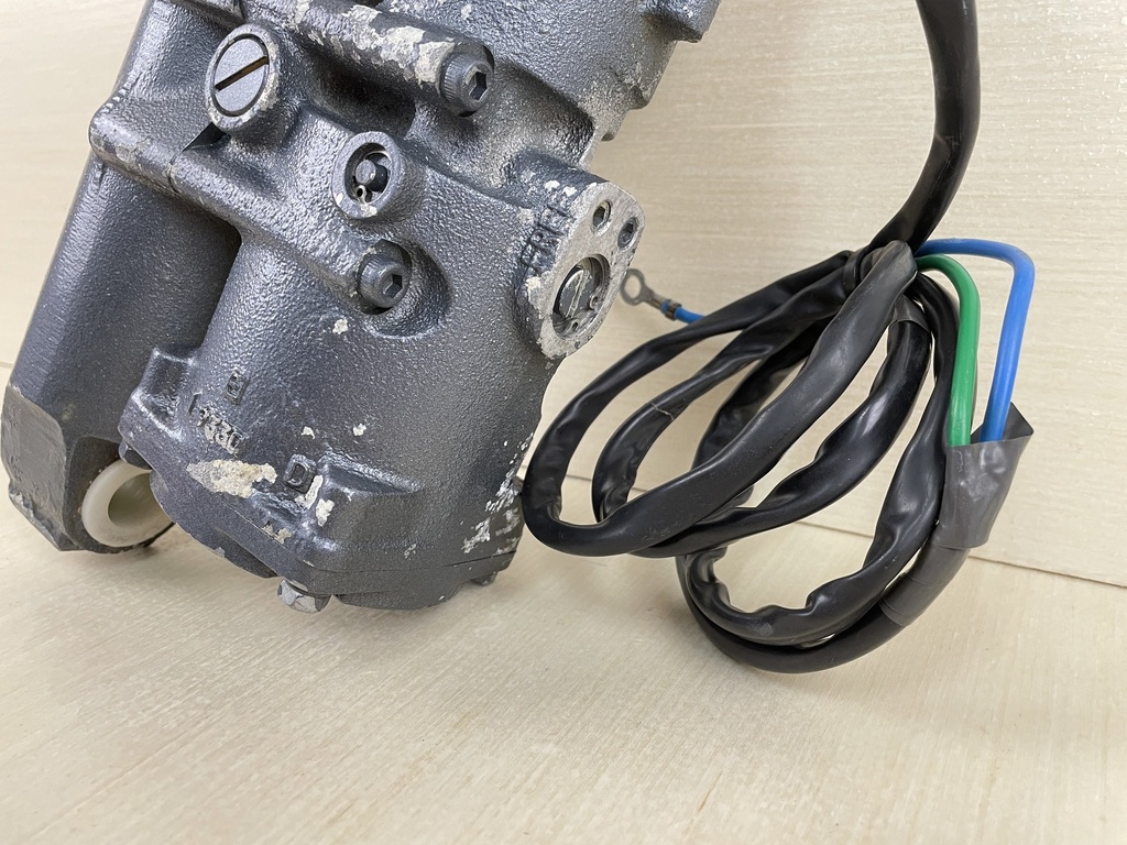 2000 Yamaha 50HP 2 Stroke Outboard Power Trim & Tilt Unit 62X-43800-03-4D