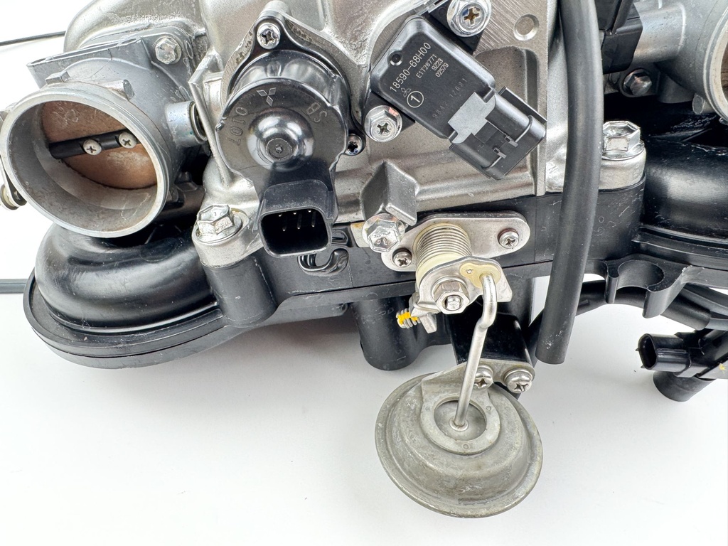 2010 Suzuki 250 HP 4 Stroke Outboard Air Intake Collector 13130-93J21 OEM