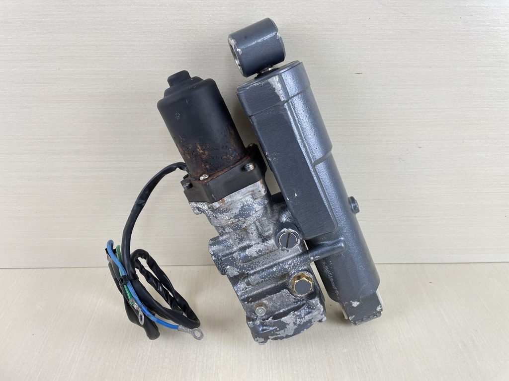 2000 Yamaha 50HP 2 Stroke Outboard Power Trim & Tilt Unit 62X-43800-03-4D