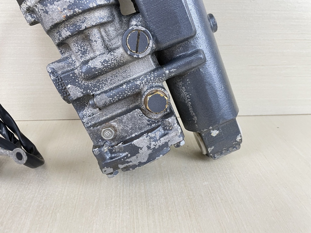 2000 Yamaha 50HP 2 Stroke Outboard Power Trim & Tilt Unit 62X-43800-03-4D