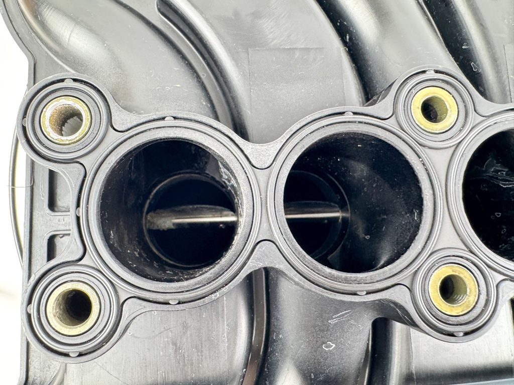 2010 Suzuki 250 HP 4 Stroke Outboard Air Intake Collector 13130-93J21 OEM