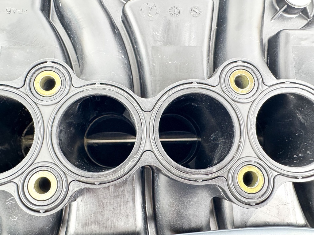 2010 Suzuki 250 HP 4 Stroke Outboard Air Intake Collector 13130-93J21 OEM