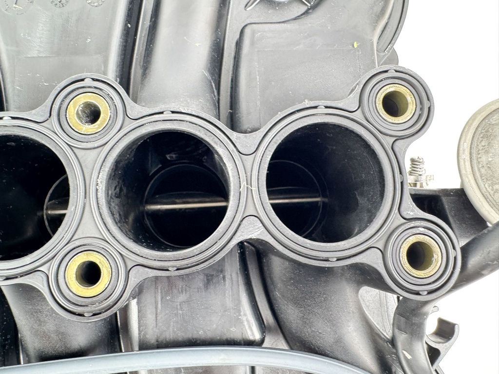 2010 Suzuki 250 HP 4 Stroke Outboard Air Intake Collector 13130-93J21 OEM