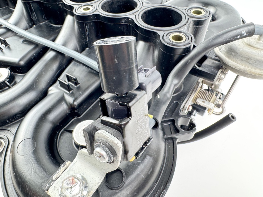 2010 Suzuki 250 HP 4 Stroke Outboard Air Intake Collector 13130-93J21 OEM